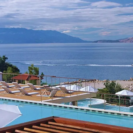 Appartamento Awesome In With 3 Bedrooms, Wifi And Swimming Pool Novi Vinodolski