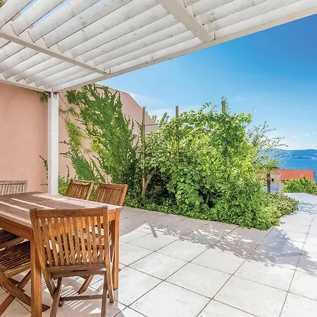Awesome In With 3 Bedrooms, Wifi And Swimming Pool Appartamento