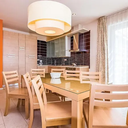 Awesome In With 3 Bedrooms, Wifi And Swimming Pool *