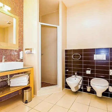 Awesome In With 3 Bedrooms, Wifi And Swimming Pool