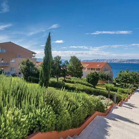 Appartamento Awesome In With 3 Bedrooms, Wifi And Swimming Pool