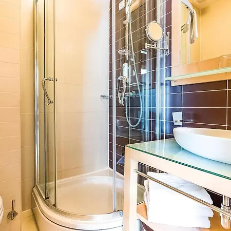 Appartamento Awesome In With 3 Bedrooms, Wifi And Swimming Pool Novi Vinodolski