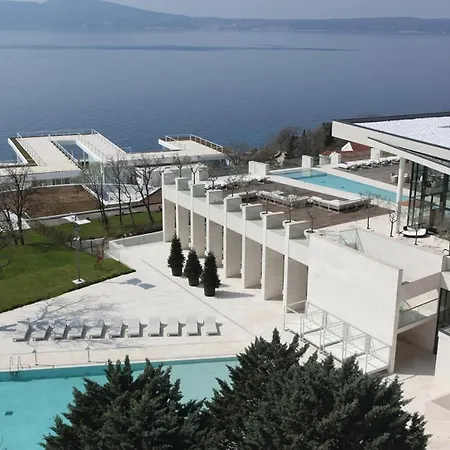 Awesome In With 3 Bedrooms, Wifi And Swimming Pool Appartamento Novi Vinodolski