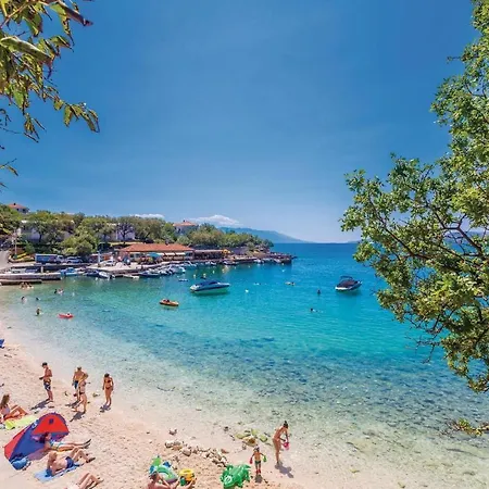 Appartamento Awesome In With 3 Bedrooms, Wifi And Swimming Pool