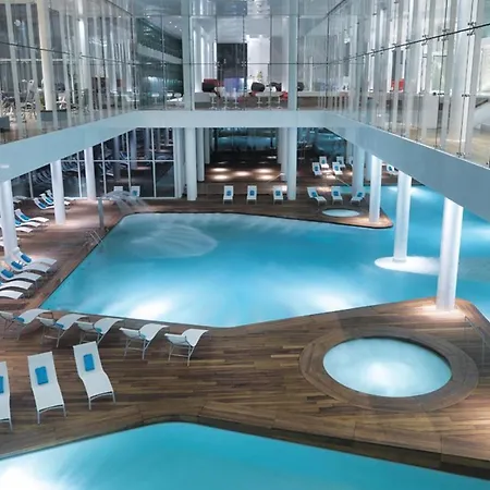 Διαμέρισμα Awesome In With 3 Bedrooms, Wifi And Swimming Pool