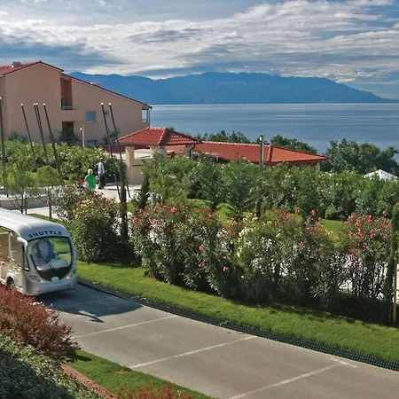 Διαμέρισμα Awesome In With 3 Bedrooms, Wifi And Swimming Pool Novi Vinodolski