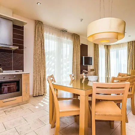 Awesome In With 3 Bedrooms, Wifi And Swimming Pool Διαμέρισμα