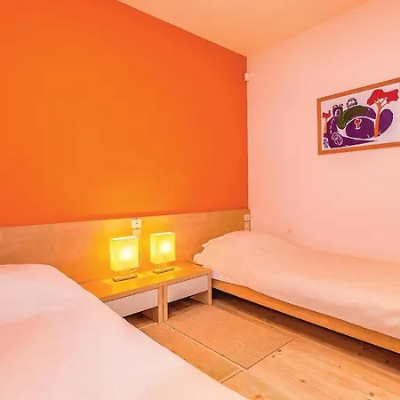 Διαμέρισμα Awesome In With 3 Bedrooms, Wifi And Swimming Pool *