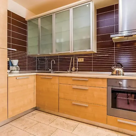 Awesome In With 3 Bedrooms, Wifi And Swimming Pool * Novi Vinodolski