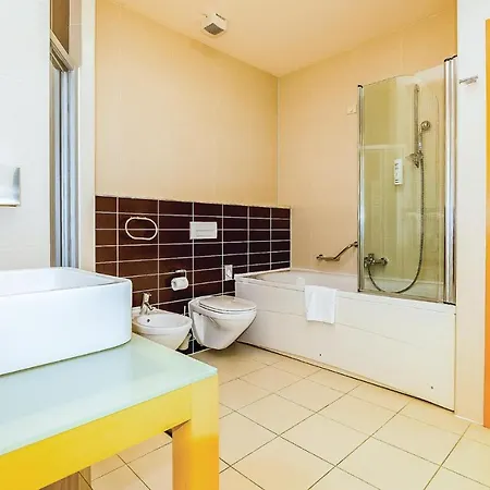 Διαμέρισμα Awesome In With 3 Bedrooms, Wifi And Swimming Pool *